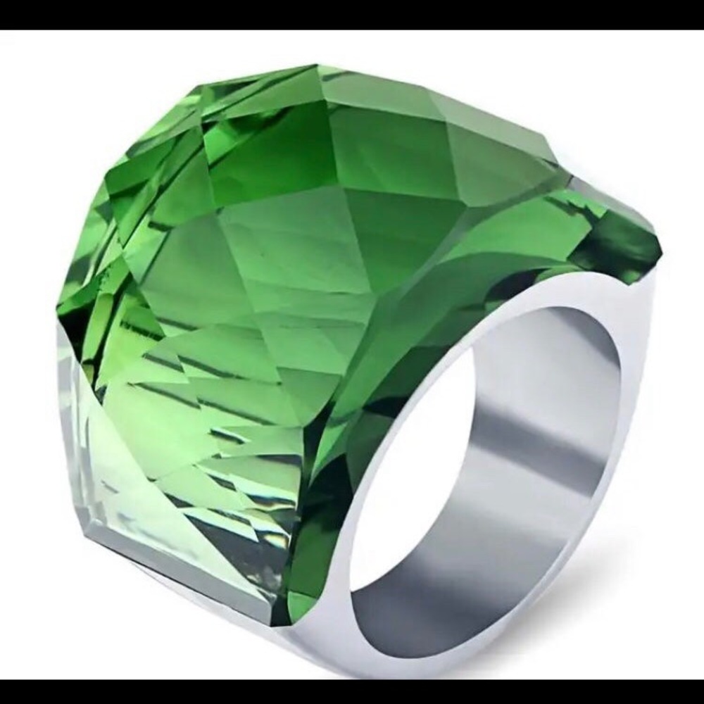 Cute Swarovski crystal ring size 8